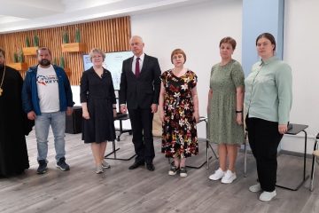 Участники дискуссии о сохранении церковного наследия Югры